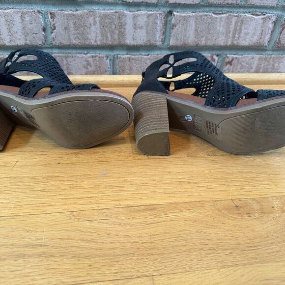 MIA Black Heeled Sandals with Perforated Design - Picture 9 of 9